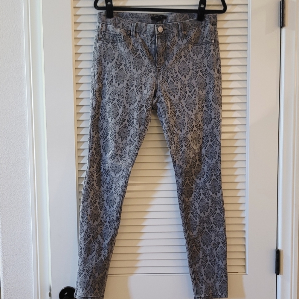 Forever21- Black & Grey Pattern Skinny Jeggings Pants